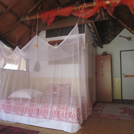 Location " La Pirogue " Maison D'Hotes A Moorea Haapiti Bagian luar foto