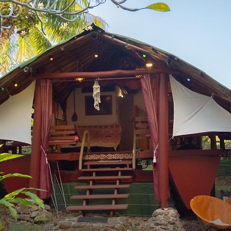 Location " La Pirogue " Maison D'Hotes A Moorea Haapiti Bagian luar foto