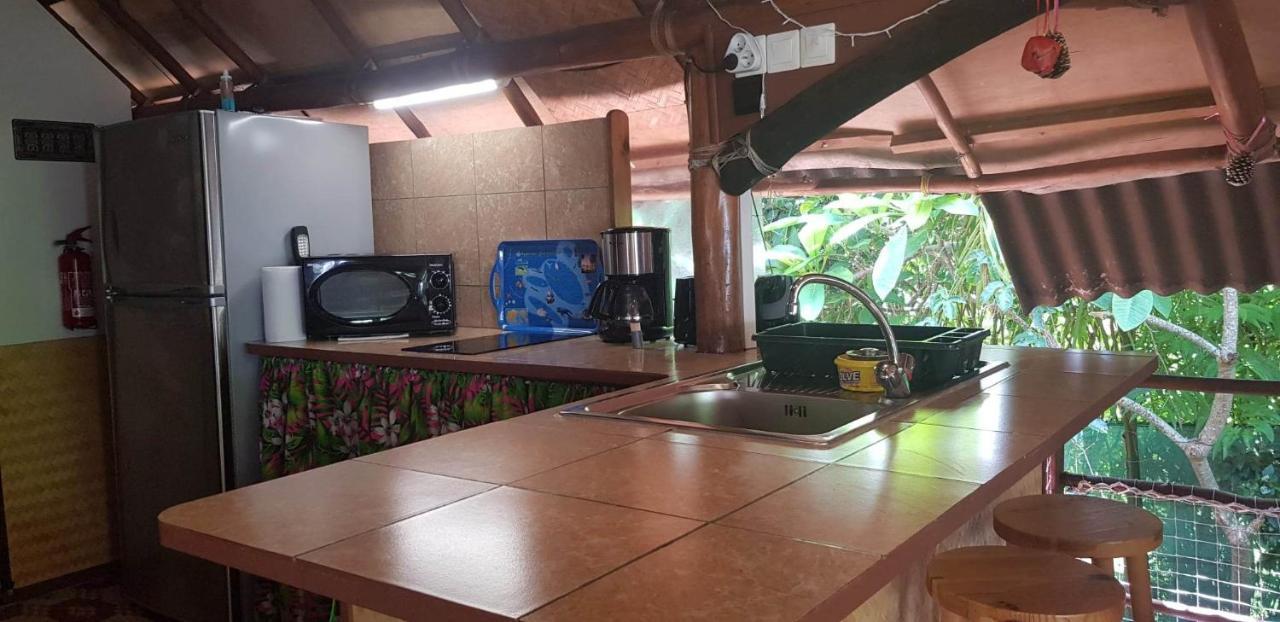 Location " La Pirogue " Maison D'Hotes A Moorea Haapiti Bagian luar foto